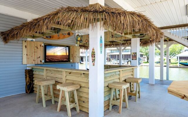 Bolivar Slam 3 Bedroom Home by RedAwning