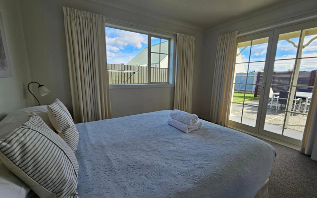 Relax on Rata, Cottage 1 – Guest Rooms – Twizel