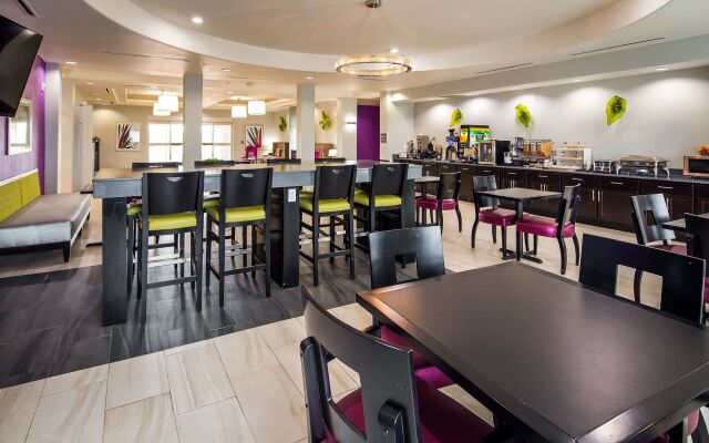 Best Western Plus Lytle Inn & Suites