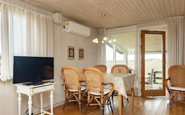 6 Person Holiday Home in Martofte