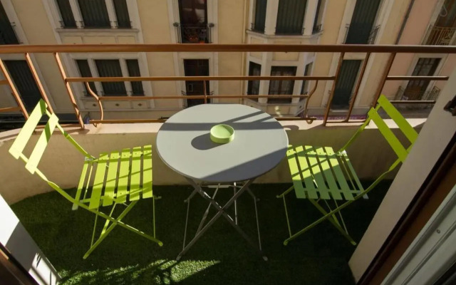 Pretty 3 rooms in the city center