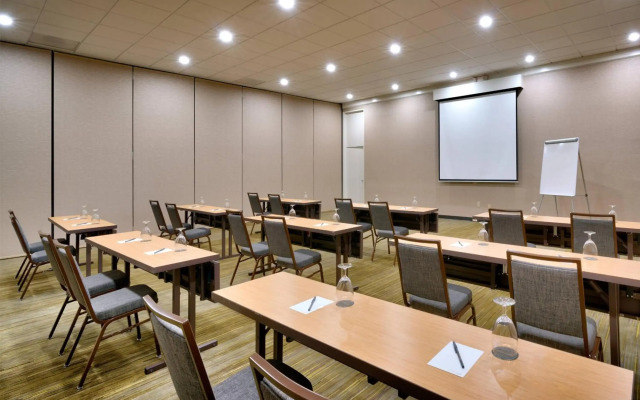 Courtyard by Marriott Charlotte Airport LoSo
