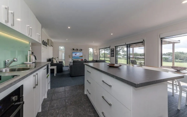 Condo 108 @ Horizons Resort & Golf, stunning course + lake Views