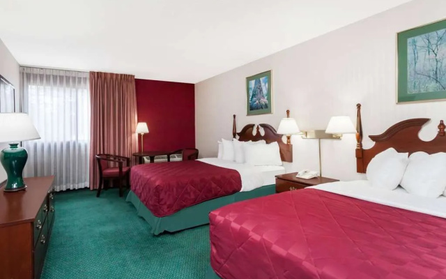 Ramada Glens Falls/lake George Area