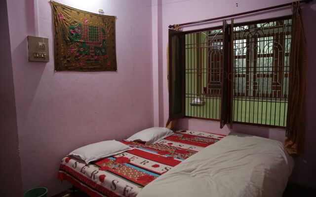 Somit Paying Guest House