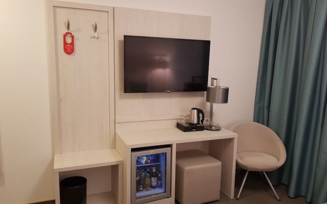 Apricot Hotel
