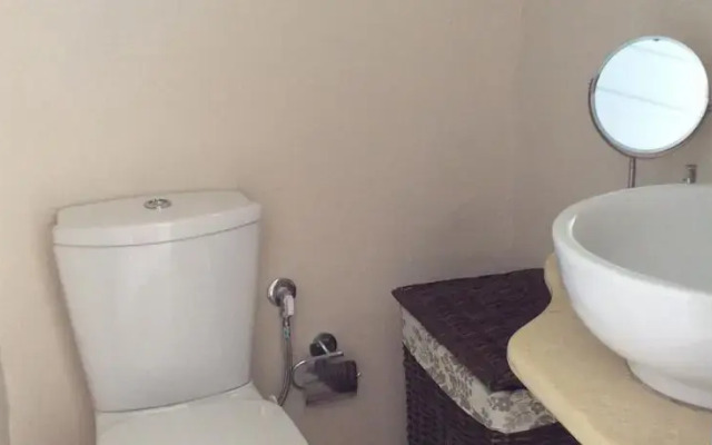 Edelweiss Luxury Suite, 1 minute walk to beach