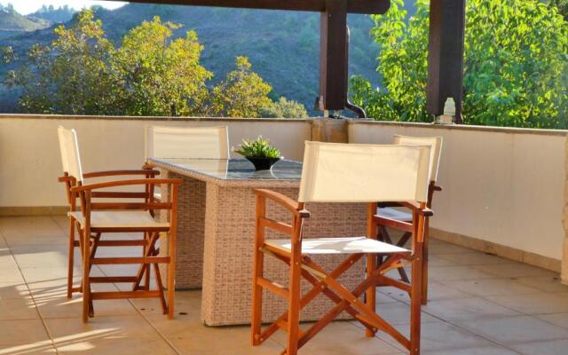 Lola's Cottage & Garden