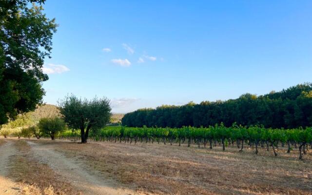 T2 avec terrasse arborée proche LOURMARIN