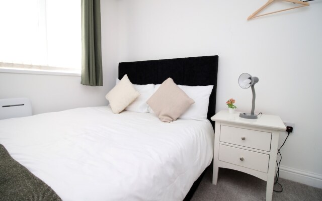 Skyline Immaculate 2-bed Apartment in Swansea