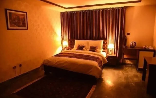 New Hotel Couple In Karachi