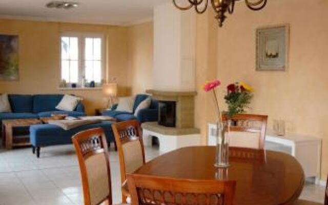 Reetdachhaus "Strandhaus Sterni"