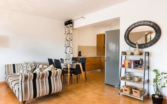 Dream Lux Flat with Great Outdoor Pool & Parking