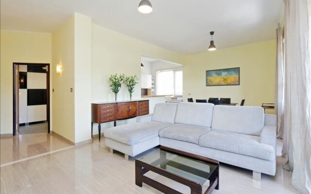 Large and bright Halldis apartment with in San Gi