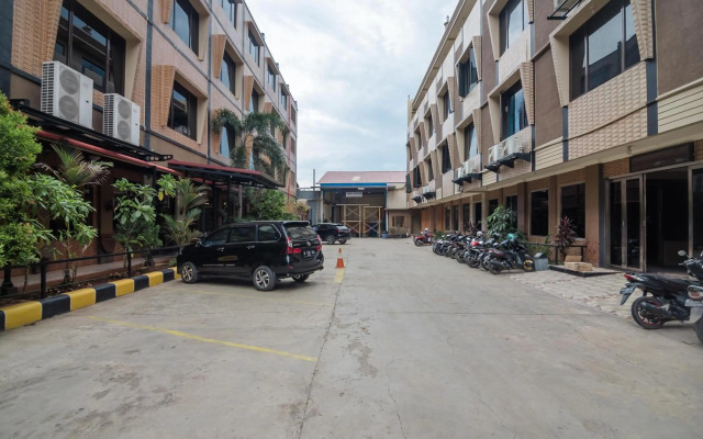 RedDoorz Plus near Soekarno Hatta Airport 2
