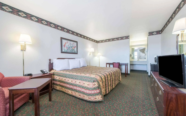 Travelodge by Wyndham Wichita Falls