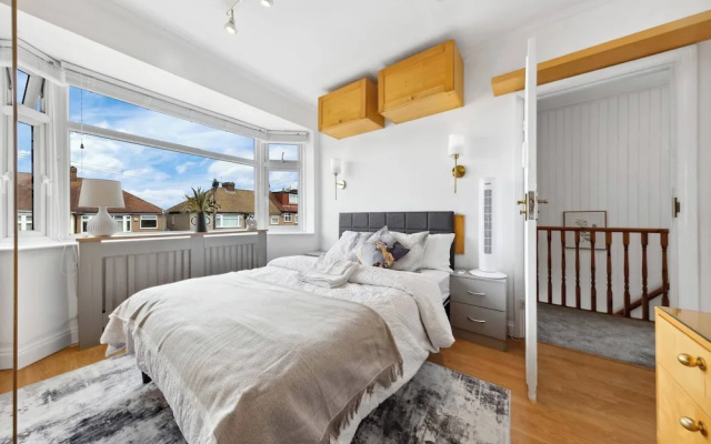 Spacious 3 bd Garden M25, Free Parking,bluewater