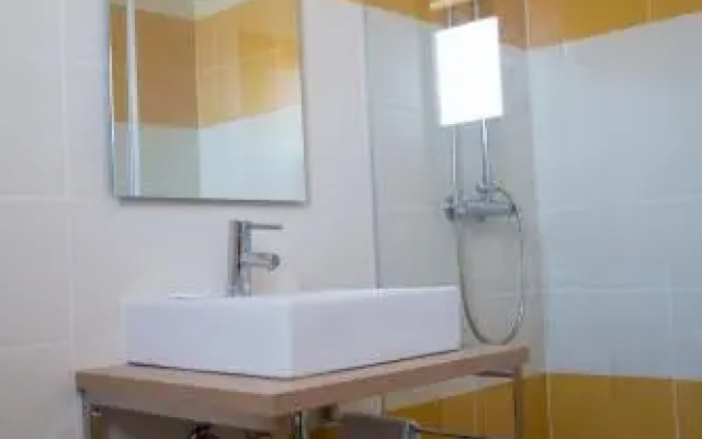 Tomas Guest House II