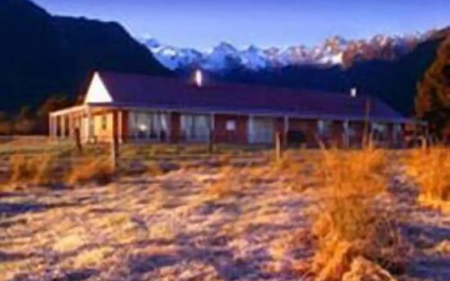 Misty Peaks Guesthouse