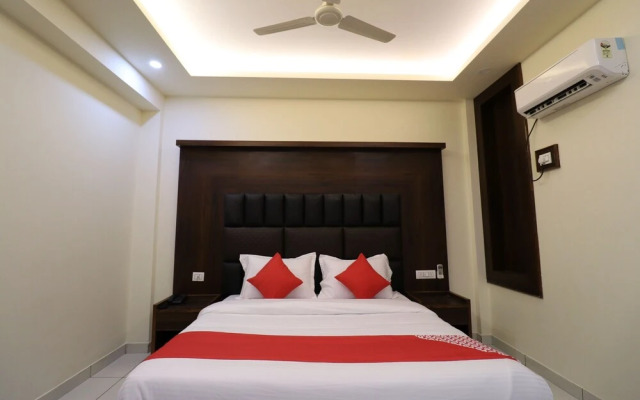 OYO 30559 Center Point