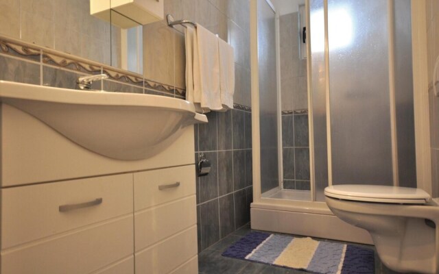 Nice Home in Makarska With Wifi and 2 Bedrooms