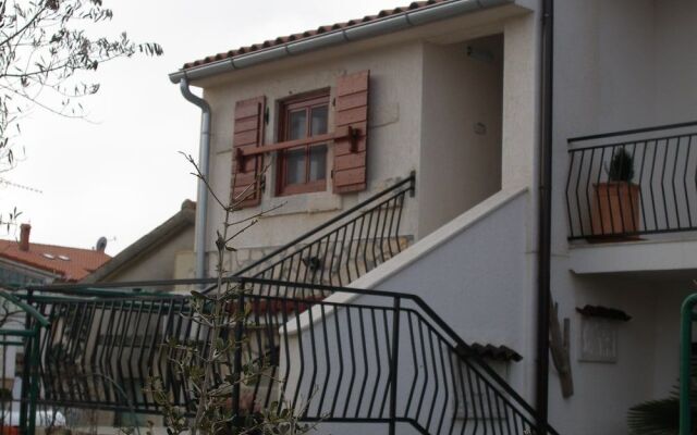 Easeful Pifar Apartment great location
