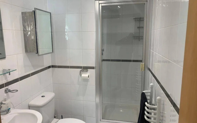Central Liverpool Apartment-sleeps 6-free Parking