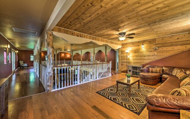 Spacious Conroe Home w/ Foosball & Pool Table!