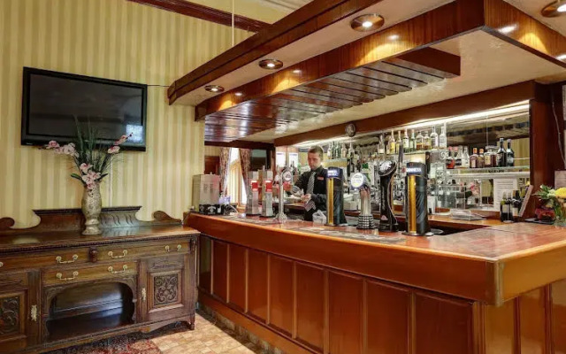 Cartland Bridge Hotel