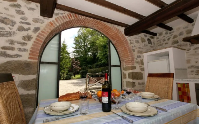 Holiday House Overlooking Lake Near Tuscany