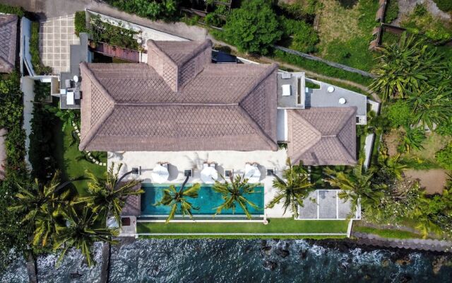 Villa Blanca by Alfred in Bali