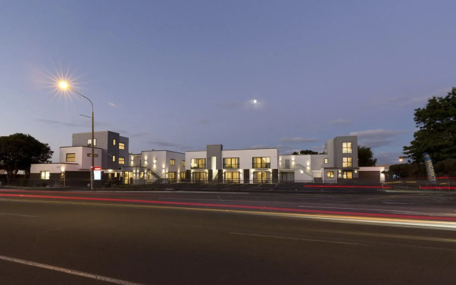 2 on Whiteleigh and 239 on Lincoln Motel