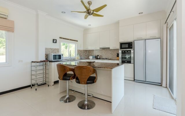 3 Bedroom Pool Villa With Amazing Views TH2