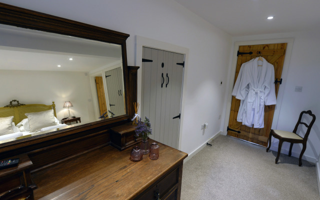 The Cwtch - Luxury Cottage, Sea Views, Pet Friendly