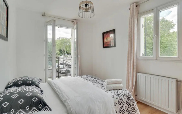 Chic apart with parking near Paris