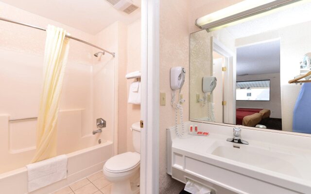 Econo Lodge Bellmawr Area
