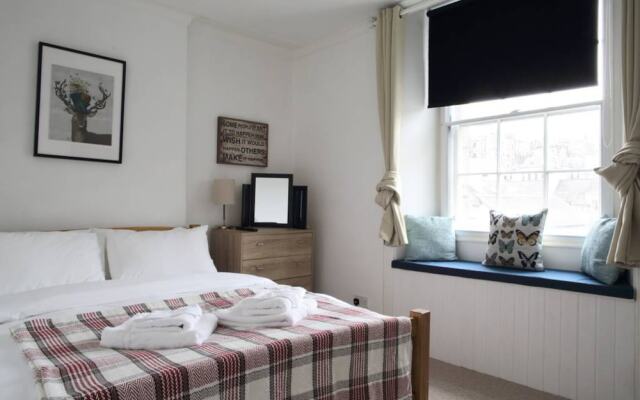 Central 2 Bedroom Flat In Edinburgh