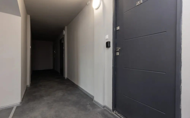 White Studio in City Center by Renters