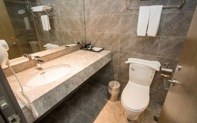 Pacific Hot Spring Hotel Green Bay