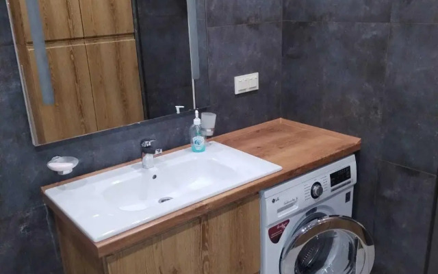 Apartment on the 5th lane, 131