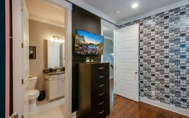 Close to the Gulch - Book Today