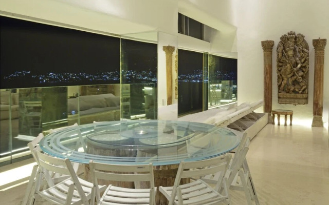 Luxurious Oceanfront Penthouse with Private Pool