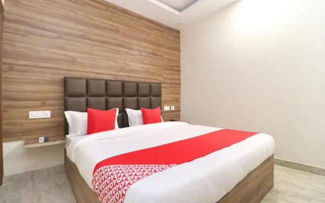 Oyo 24372 Hotel Cloud 9