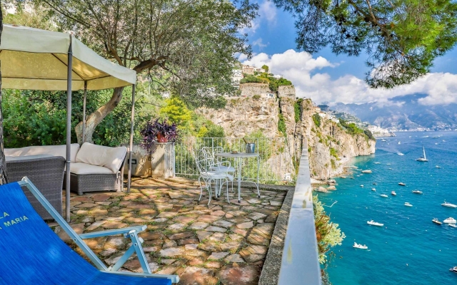 Luxury room with sea view in Amalfi ID 3934