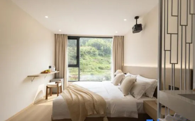 Hefeng Su · Family Friendly Holiday Inn (Wuyuan Huangling Scenic Area) – Guest Rooms – Shangrao