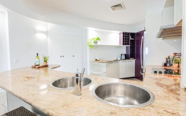 Azure Vista - 3 Bedroom Unit - Ocean Views