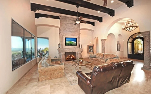 Tuscan Beauty With Incredible Views!