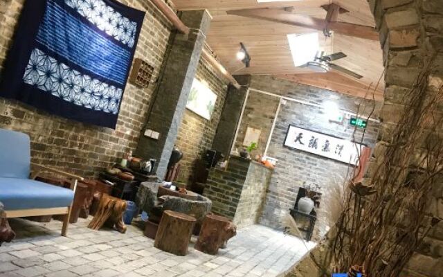 Zuo Jing Guan Tian Panorama Inn