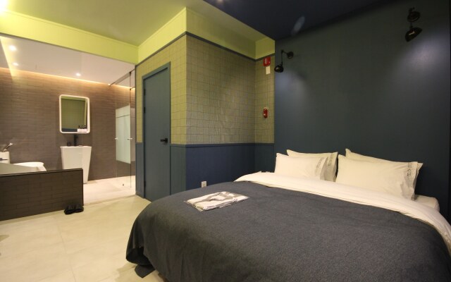 Club Hotel