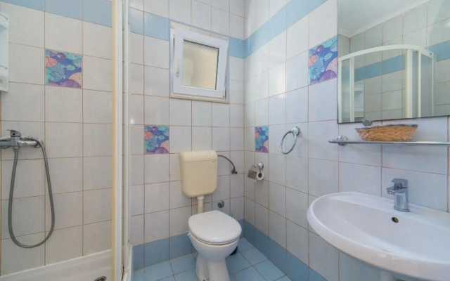 Apartments by the sea Brist, Makarska - 11078